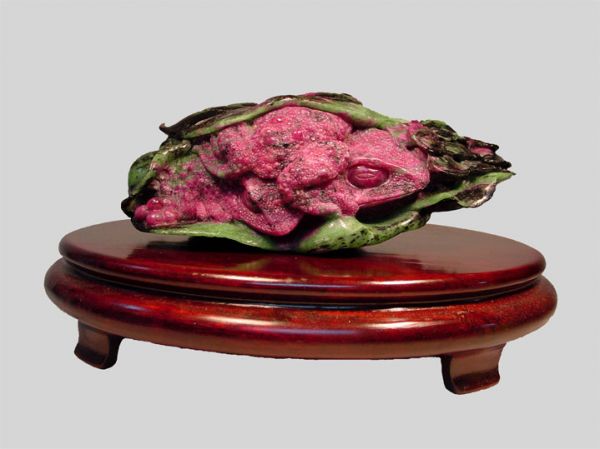 SOLD: 3 Captivatingly Lifelike Toads Between 2 Leaves