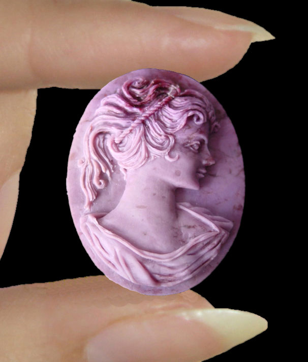 Traditonal Italian Woman Cameo (Facing Right)