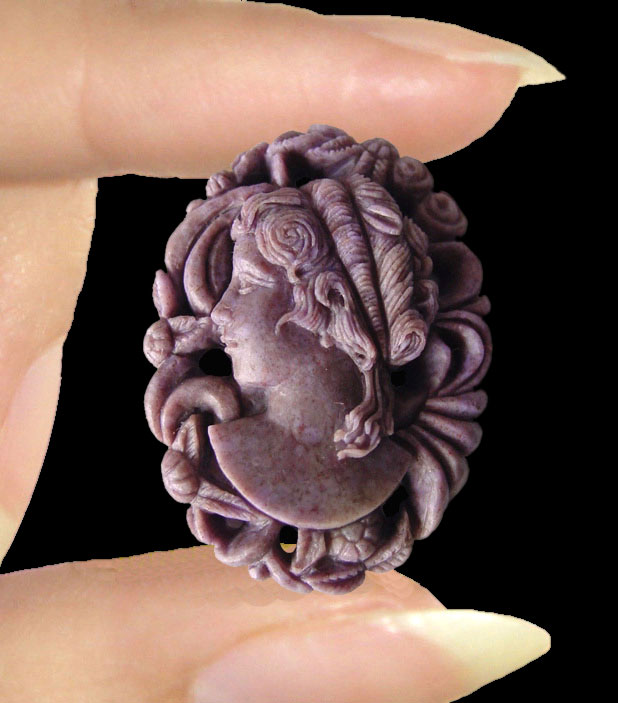 Italian Woman w/Detailed Background Cameo(Facing Left)